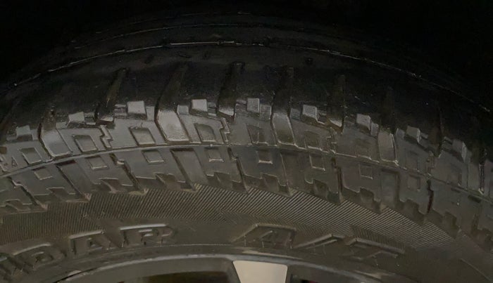 2023 Mahindra XUV700 AX 5 D MT 7 STR, Diesel, Manual, 80,296 km, Left Rear Tyre Tread