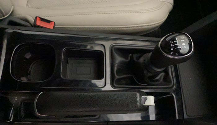 2023 Mahindra XUV700 AX 5 D MT 7 STR, Diesel, Manual, 80,296 km, Gear Lever