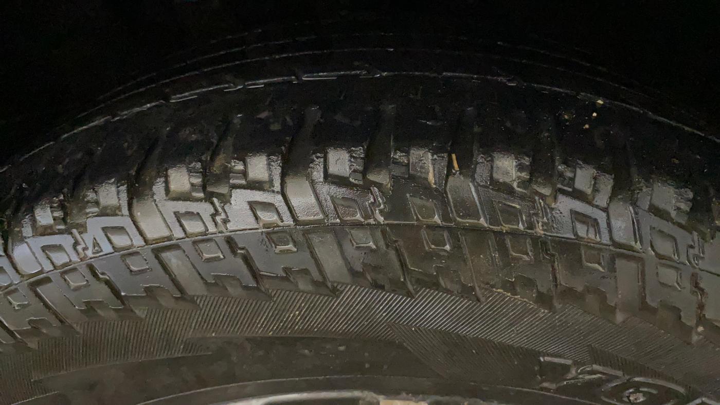 2023 Mahindra XUV700 AX 5 D MT 7 STR, Diesel, Manual, 400 km, Right Front Tyre Tread