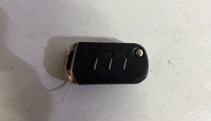 2023 Mahindra XUV700 AX 5 D MT 7 STR, Diesel, Manual, 80,296 km, Key Close Up