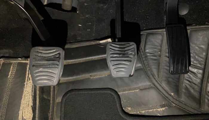 2023 Mahindra XUV700 AX 5 D MT 7 STR, Diesel, Manual, 80,296 km, Pedals