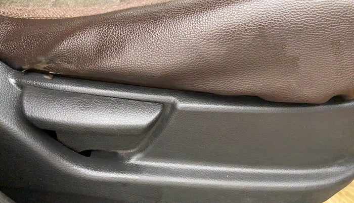 2016 Hyundai Eon 1.0 MAGNA O, Petrol, Manual, 95,995 km, Driver Side Adjustment Panel