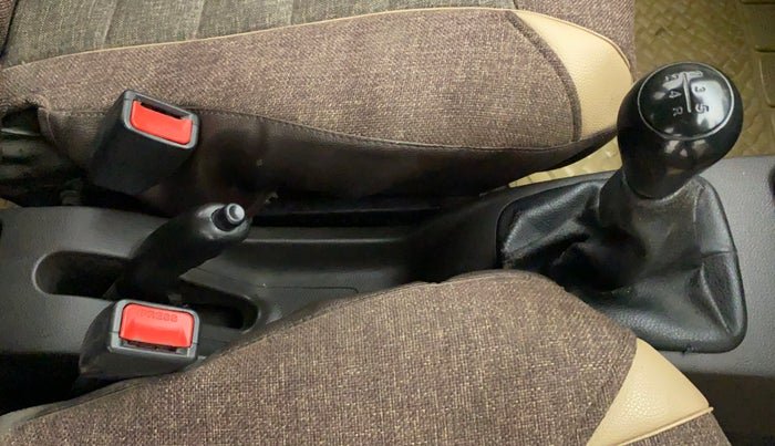 2016 Hyundai Eon 1.0 MAGNA O, Petrol, Manual, 95,995 km, Gear Lever