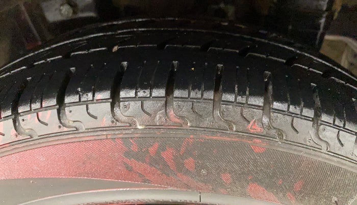 2016 Hyundai Eon 1.0 MAGNA O, Petrol, Manual, 95,995 km, Left Rear Tyre Tread