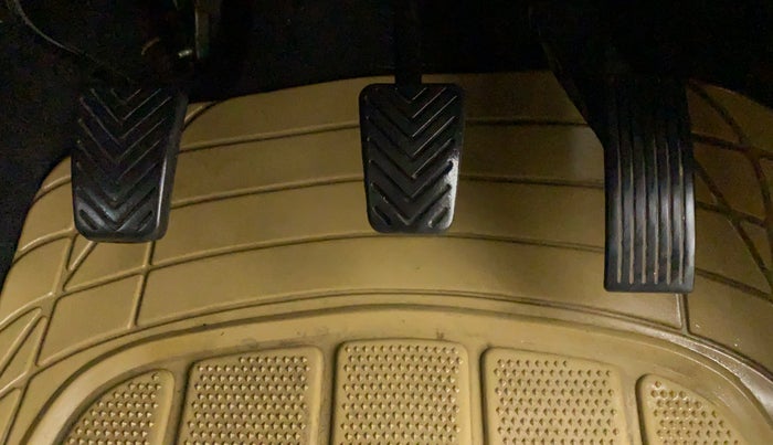 2016 Hyundai Eon 1.0 MAGNA O, Petrol, Manual, 95,995 km, Pedals