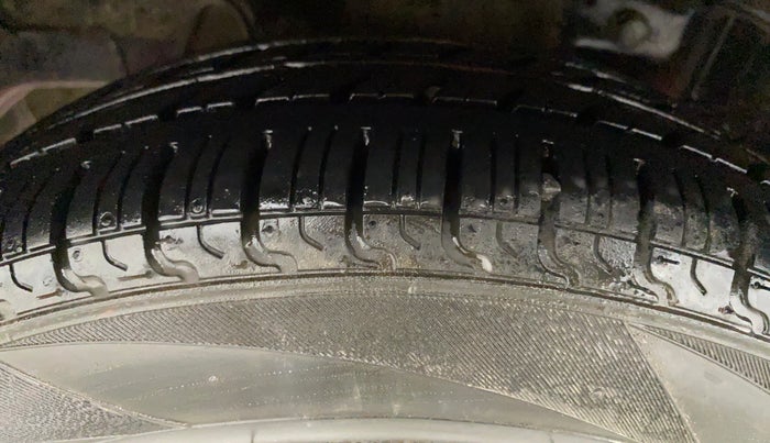 2016 Hyundai Eon 1.0 MAGNA O, Petrol, Manual, 95,995 km, Right Rear Tyre Tread