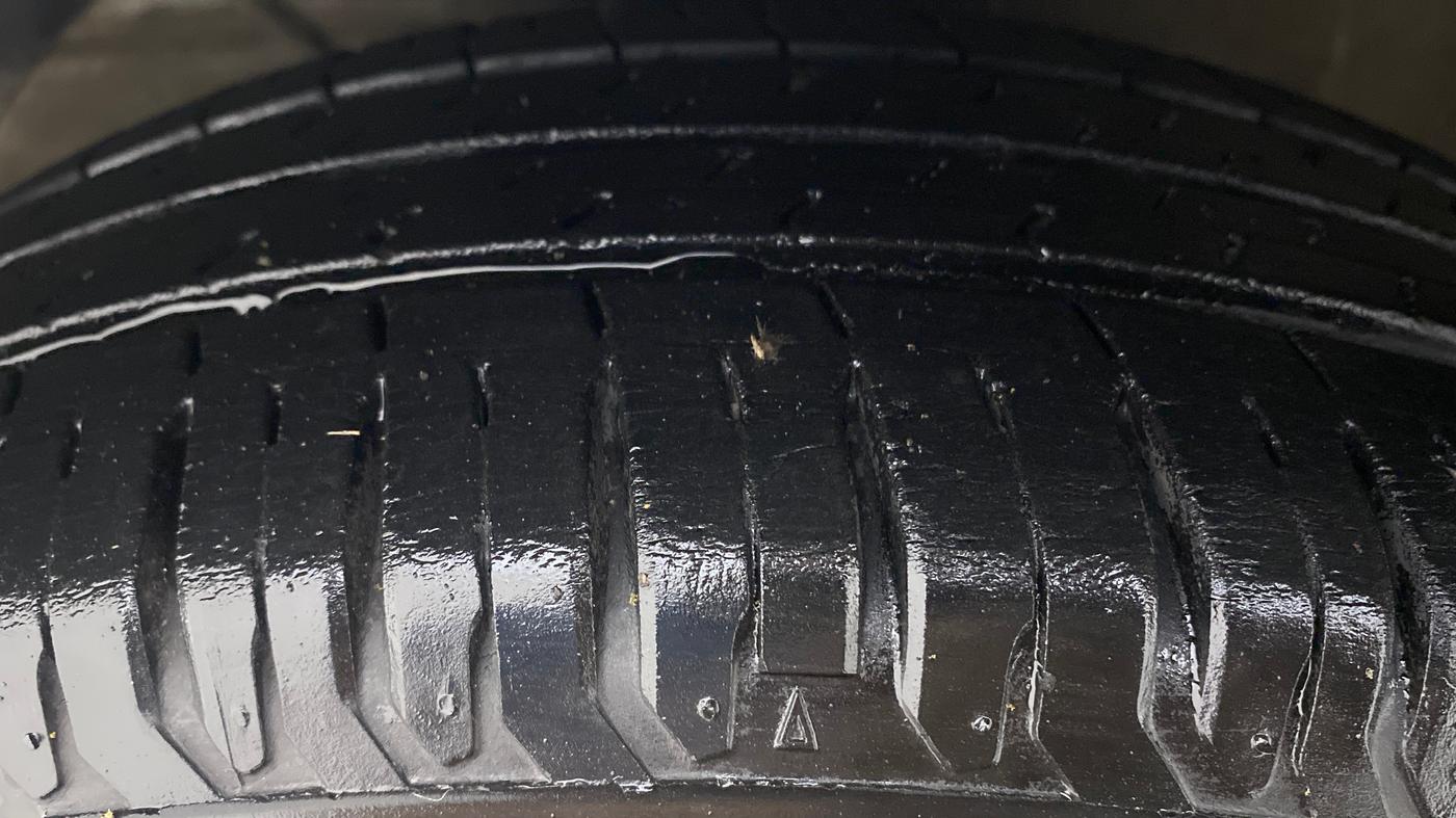 2019 Maruti Dzire ZXI AMT, Petrol, Automatic, 34,989 km, Left Front Tyre Tread