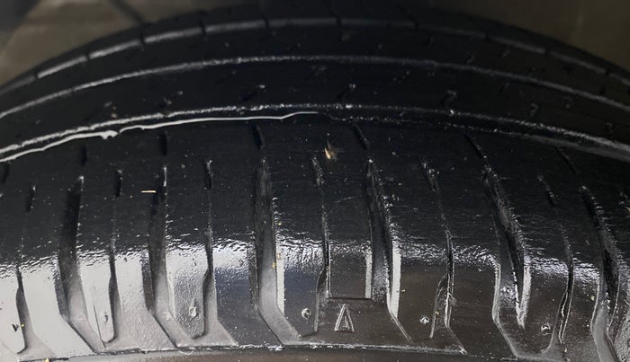 2019 Maruti Dzire ZXI AMT, Petrol, Automatic, 34,989 km, Left Front Tyre Tread