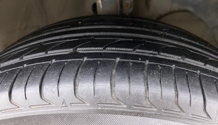 2018 Maruti Swift VXI AMT, Petrol, Automatic, 82,919 km, Right Front Tyre Tread