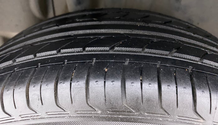 2018 Maruti Swift VXI AMT, Petrol, Automatic, 82,919 km, Right Rear Tyre Tread
