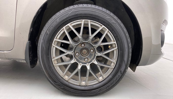 2018 Maruti Swift VXI AMT, Petrol, Automatic, 82,919 km, Right Front Wheel