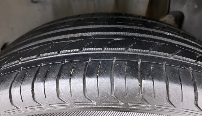 2018 Maruti Swift VXI AMT, Petrol, Automatic, 82,919 km, Left Rear Tyre Tread