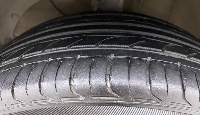 2018 Maruti Swift VXI AMT, Petrol, Automatic, 82,919 km, Left Front Tyre Tread