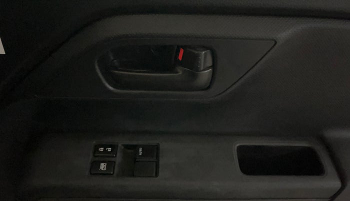 2022 Maruti New Wagon-R LXI CNG 1.0, CNG, Manual, 30,837 km, Driver Side Door Panels Control