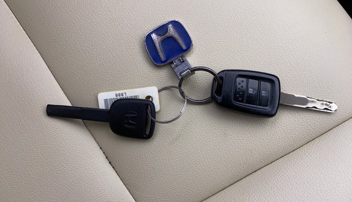 2016 Honda Jazz 1.2L I-VTEC SV, Petrol, Manual, 83,707 km, Key Close Up