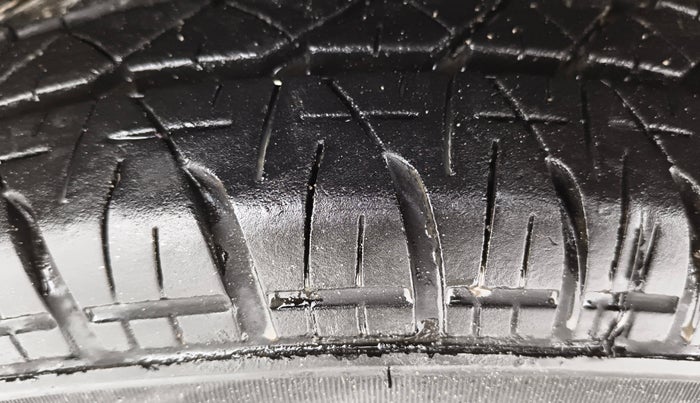 2014 Maruti Swift VXI, Petrol, Manual, 42,353 km, Left Front Tyre Tread