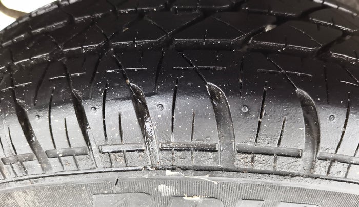 2014 Maruti Swift VXI, Petrol, Manual, 42,353 km, Right Rear Tyre Tread