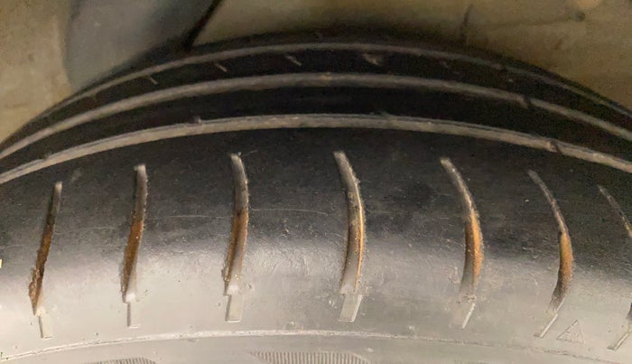 2013 Hyundai i20 MAGNA (O) 1.2, Petrol, Manual, 90,419 km, Left Rear Tyre Tread