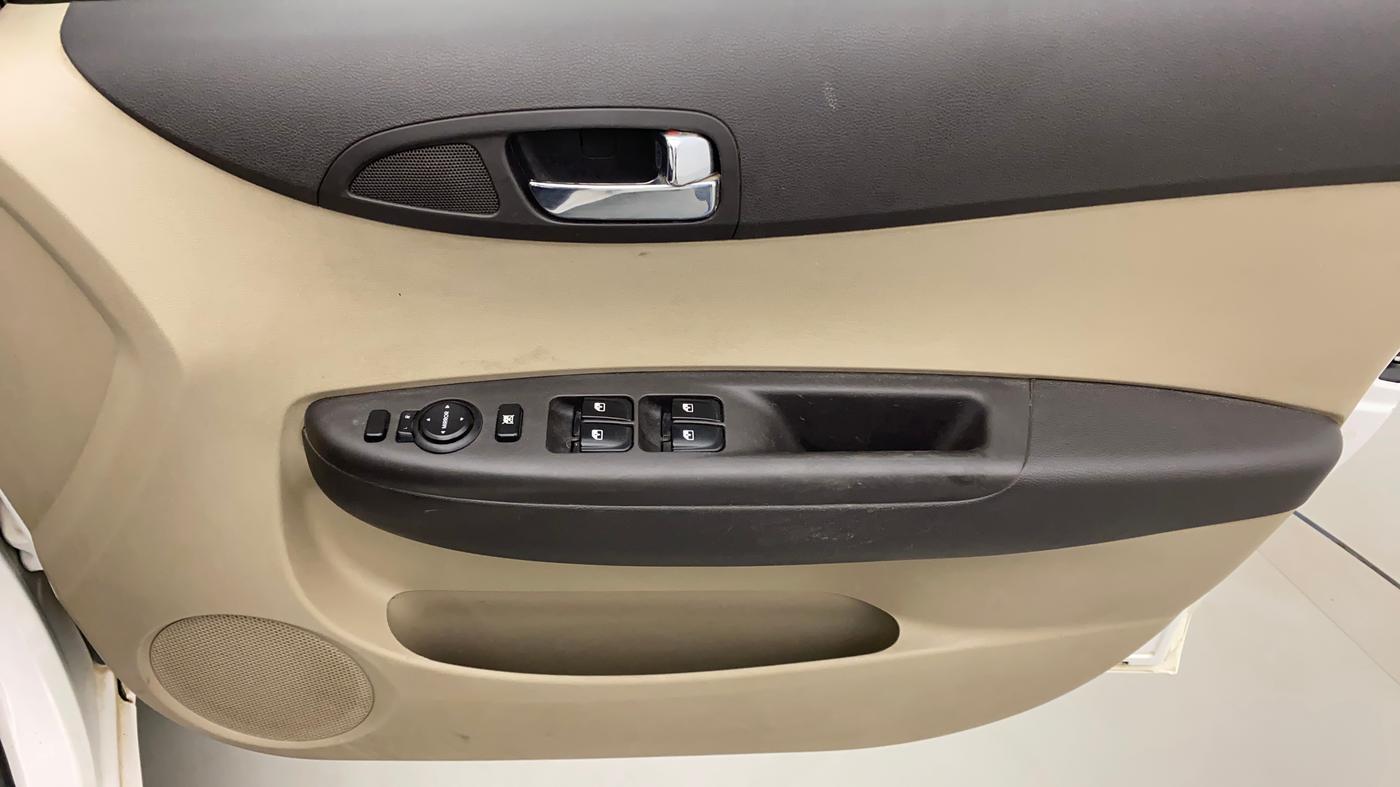 2013 Hyundai i20 MAGNA (O) 1.2, Petrol, Manual, 90,419 km, Driver Side Door Panels Control