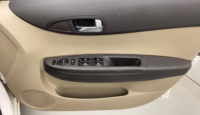 2013 Hyundai i20 MAGNA (O) 1.2, Petrol, Manual, 90,419 km, Driver Side Door Panels Control