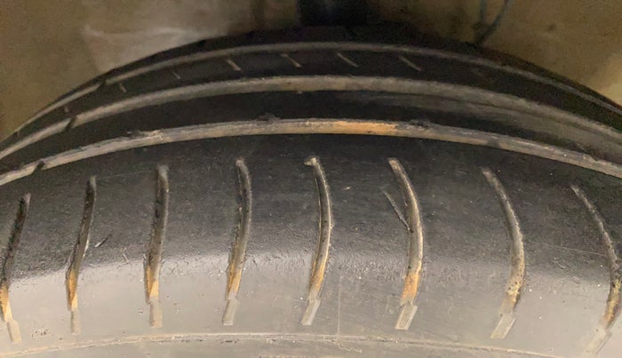 2013 Hyundai i20 MAGNA (O) 1.2, Petrol, Manual, 90,419 km, Right Front Tyre Tread