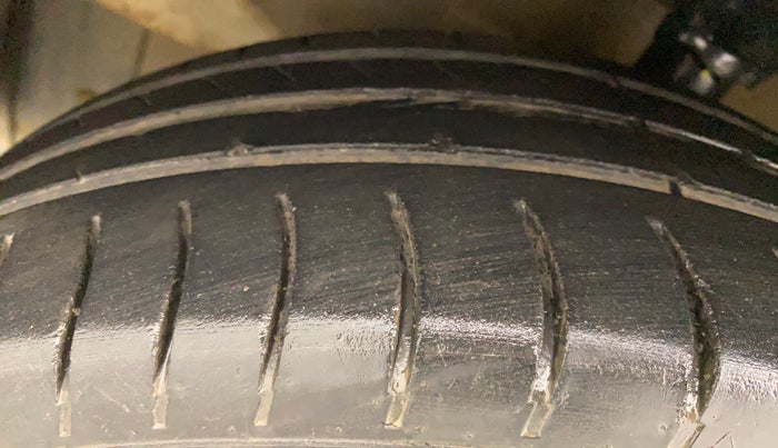 2013 Hyundai i20 MAGNA (O) 1.2, Petrol, Manual, 90,419 km, Left Front Tyre Tread