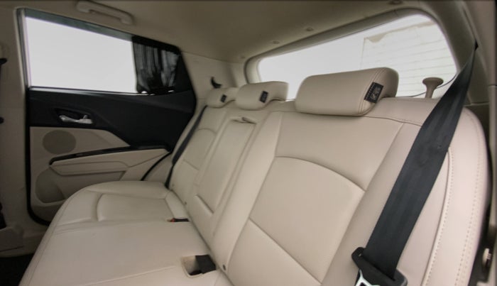 2021 Mahindra XUV300 1.2 W8 OPT, Petrol, Manual, 35,130 km, Right Side Rear Door Cabin