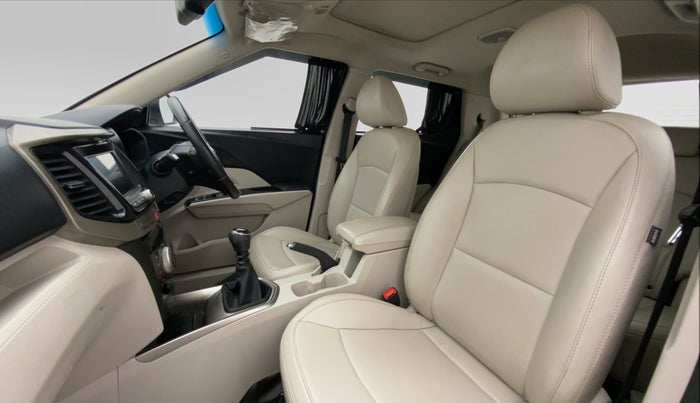 2021 Mahindra XUV300 1.2 W8 OPT, Petrol, Manual, 35,130 km, Right Side Front Door Cabin
