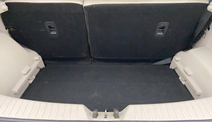 2021 Mahindra XUV300 1.2 W8 OPT, Petrol, Manual, 35,130 km, Boot Inside