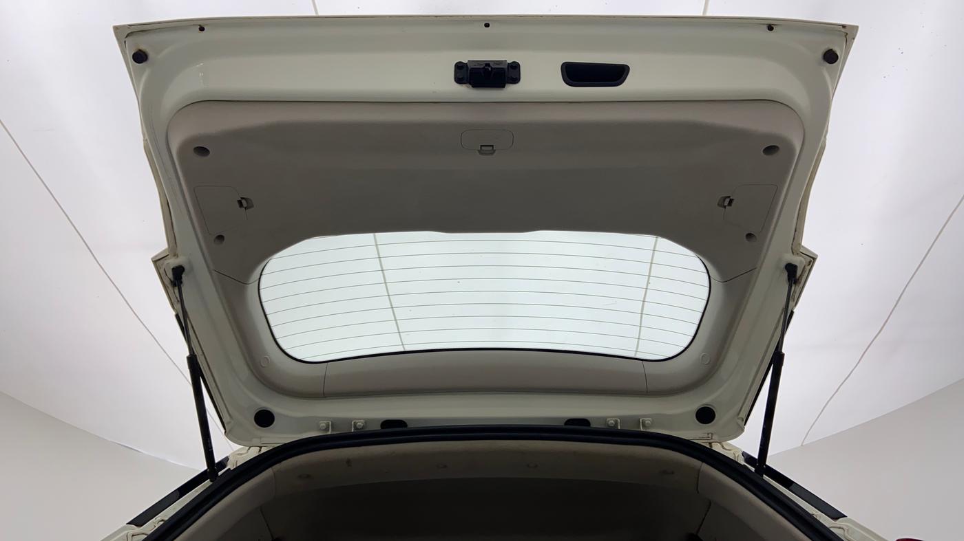 2021 Mahindra XUV300 1.2 W8 OPT, Petrol, Manual, 35,130 km, Boot Door Open