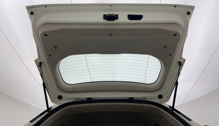 2021 Mahindra XUV300 1.2 W8 OPT, Petrol, Manual, 35,130 km, Boot Door Open