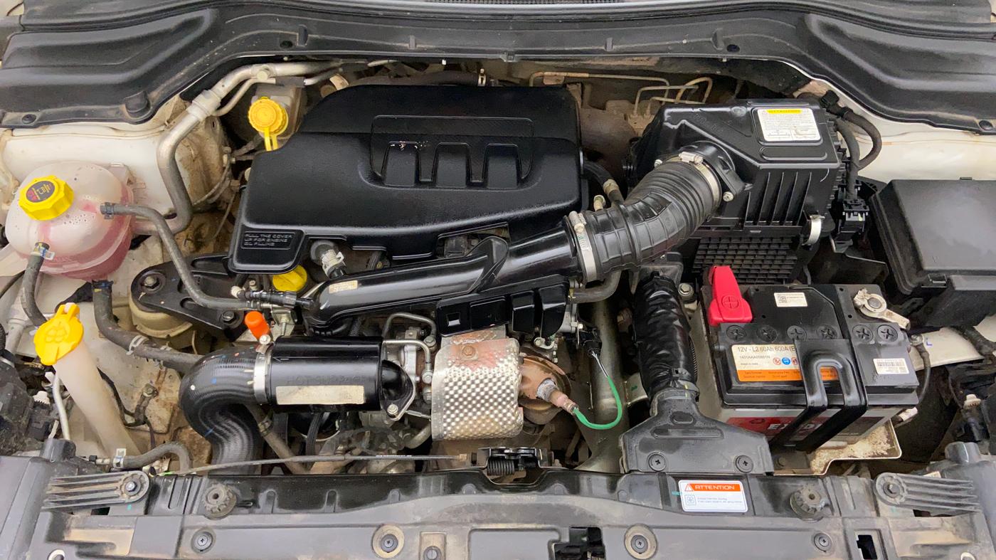 2021 Mahindra XUV300 1.2 W8 OPT, Petrol, Manual, 35,130 km, Open Bonet
