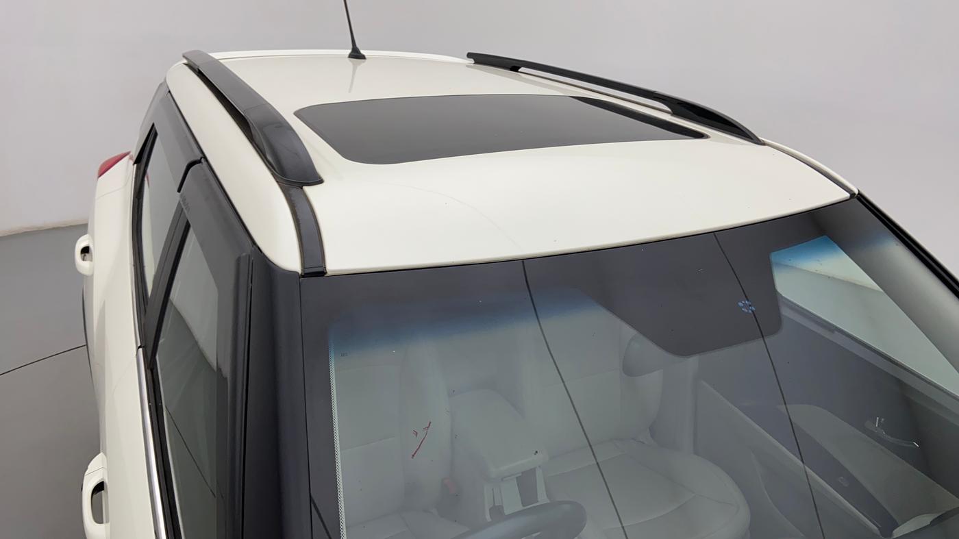 2021 Mahindra XUV300 1.2 W8 OPT, Petrol, Manual, 35,130 km, Roof