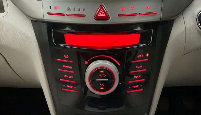 2021 Mahindra XUV300 1.2 W8 OPT, Petrol, Manual, 35,130 km, Automatic Climate Control