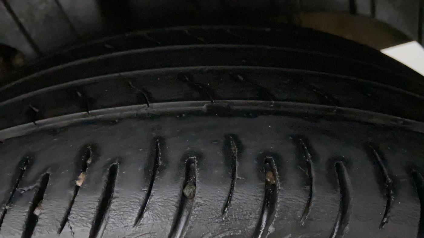 2021 Mahindra XUV300 1.2 W8 OPT, Petrol, Manual, 35,130 km, Right Rear Tyre Tread