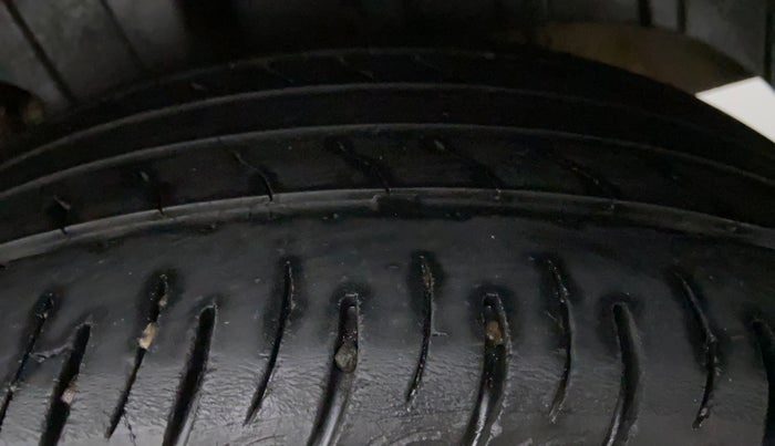 2021 Mahindra XUV300 1.2 W8 OPT, Petrol, Manual, 35,130 km, Right Rear Tyre Tread