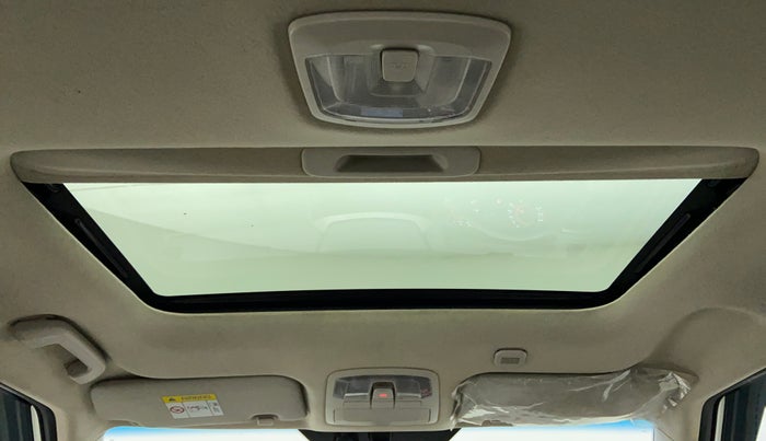 2021 Mahindra XUV300 1.2 W8 OPT, Petrol, Manual, 35,130 km, Moonroof/ Sunroof