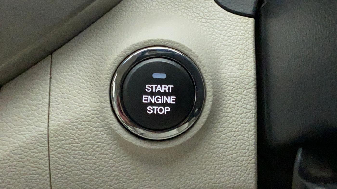 2021 Mahindra XUV300 1.2 W8 OPT, Petrol, Manual, 35,130 km, Keyless Start/ Stop Button