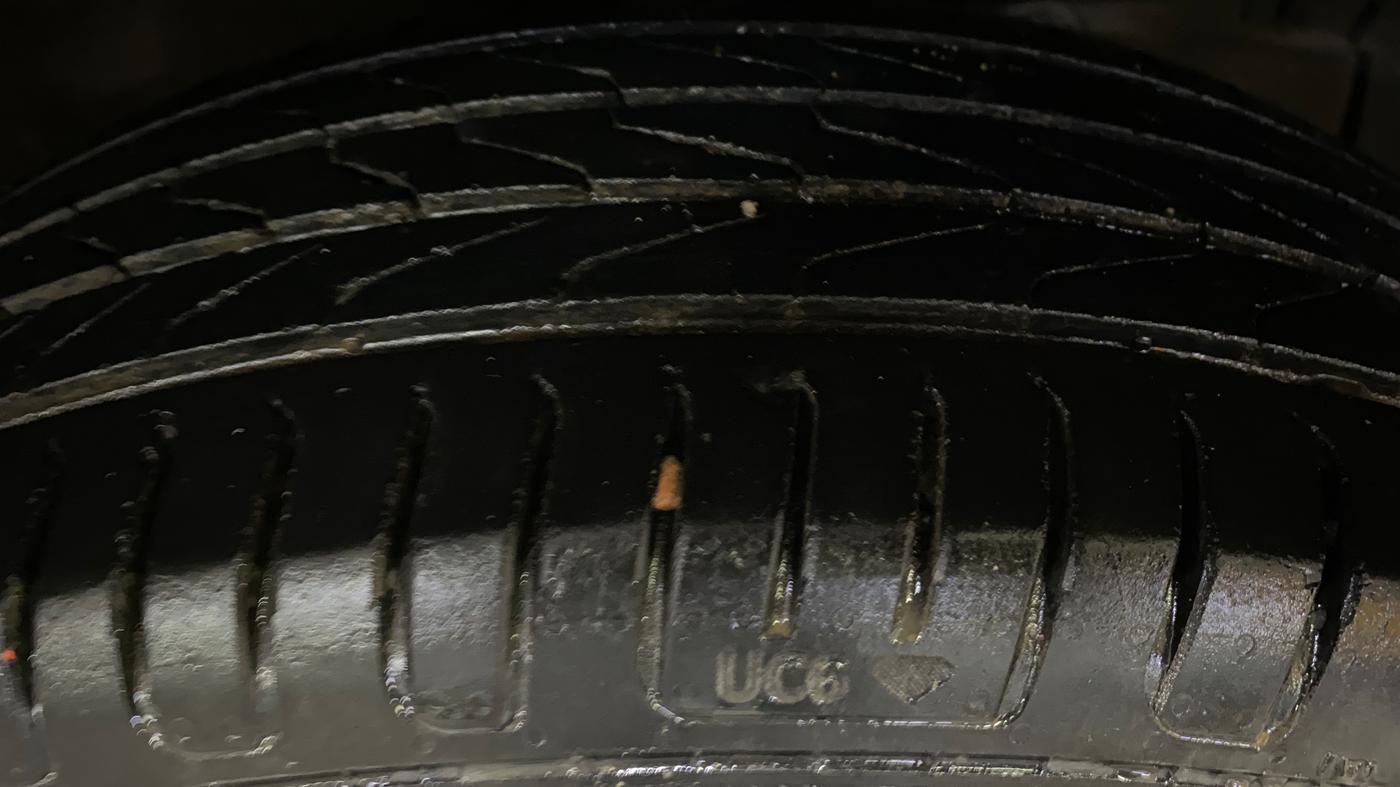 2016 Maruti Swift VXI, Petrol, Manual, 1,06,831 km, Right Front Tyre Tread