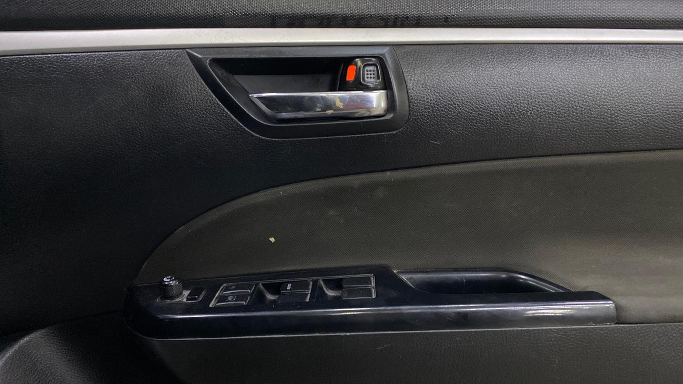 2016 Maruti Swift VXI, Petrol, Manual, 1,06,831 km, Driver Side Door Panels Control