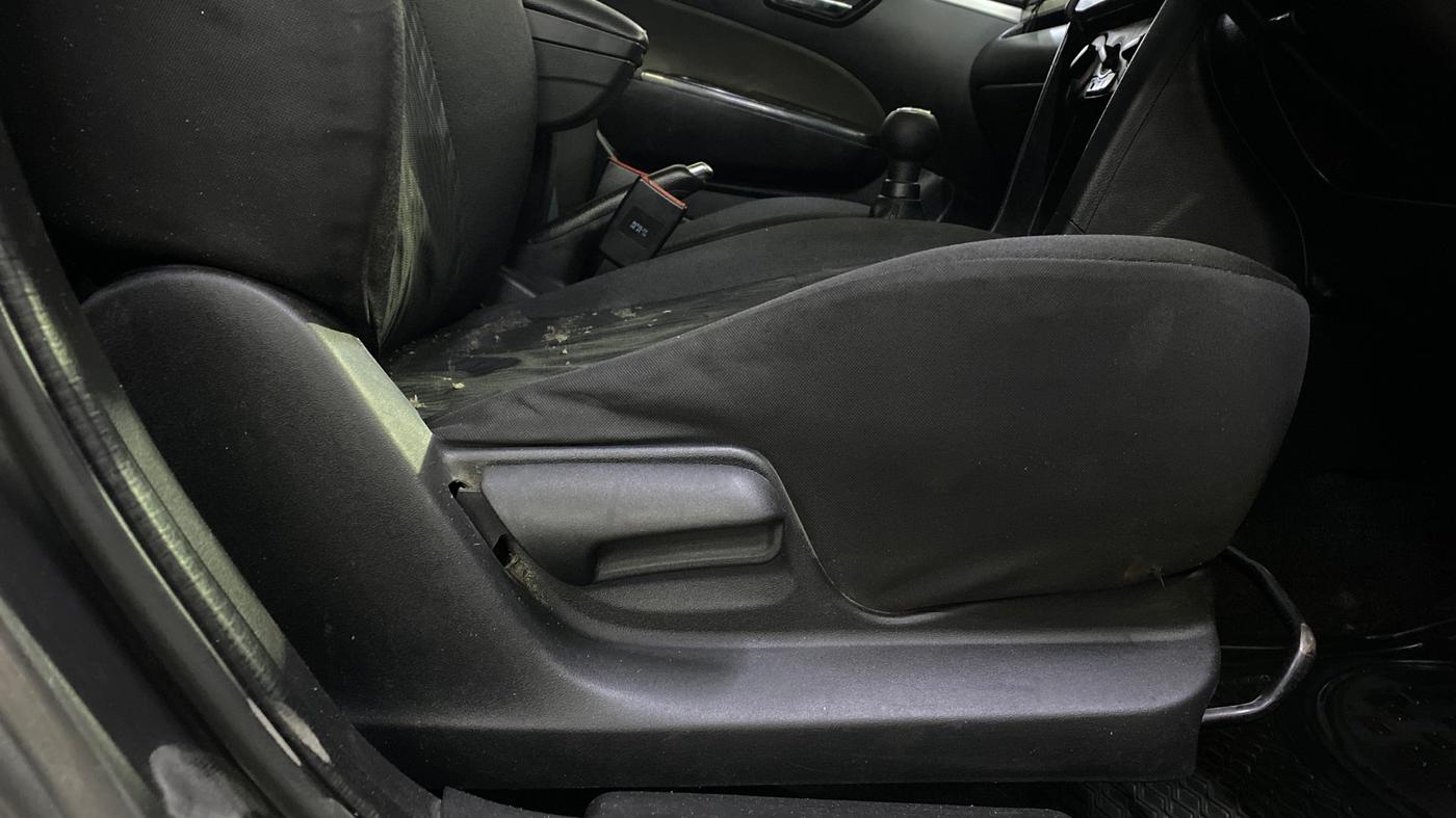 2016 Maruti Swift VXI, Petrol, Manual, 1,06,831 km, Driver Side Adjustment Panel