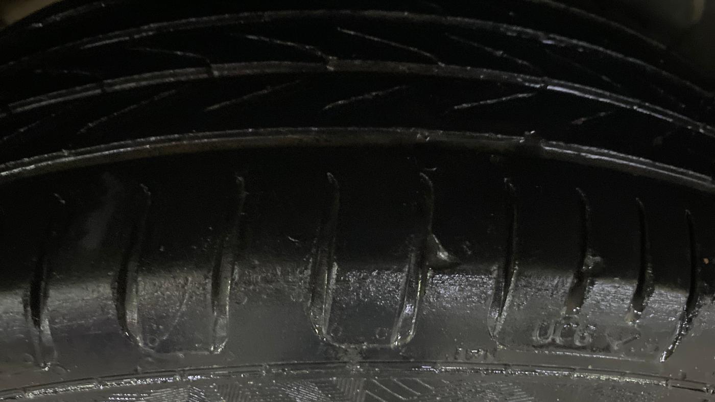2016 Maruti Swift VXI, Petrol, Manual, 1,06,831 km, Right Rear Tyre Tread