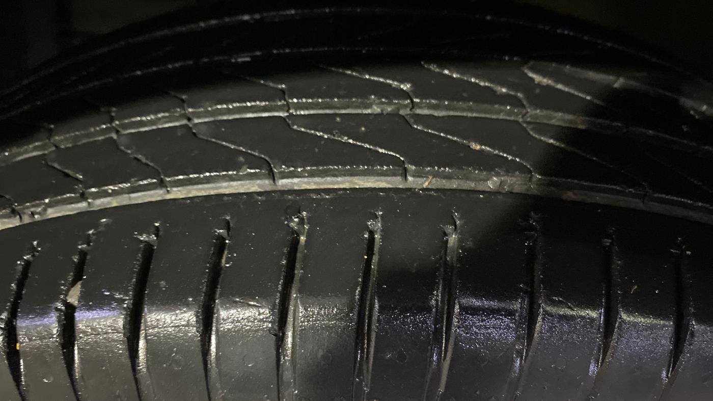 2016 Maruti Swift VXI, Petrol, Manual, 1,06,831 km, Left Front Tyre Tread