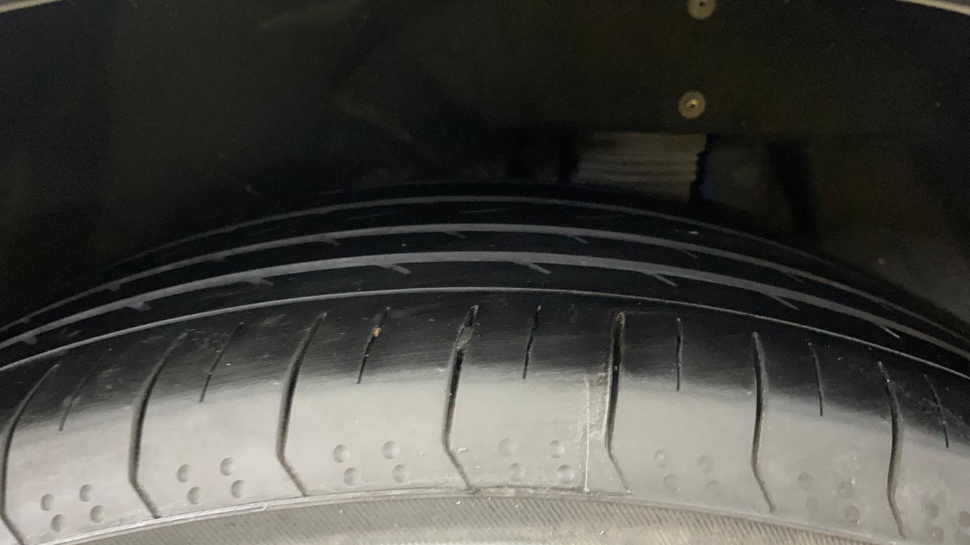 2021 Mahindra XUV700 AX 7 LUXURY D AT 7 STR, Diesel, Automatic, 75,523 km, Left Rear Tyre Tread