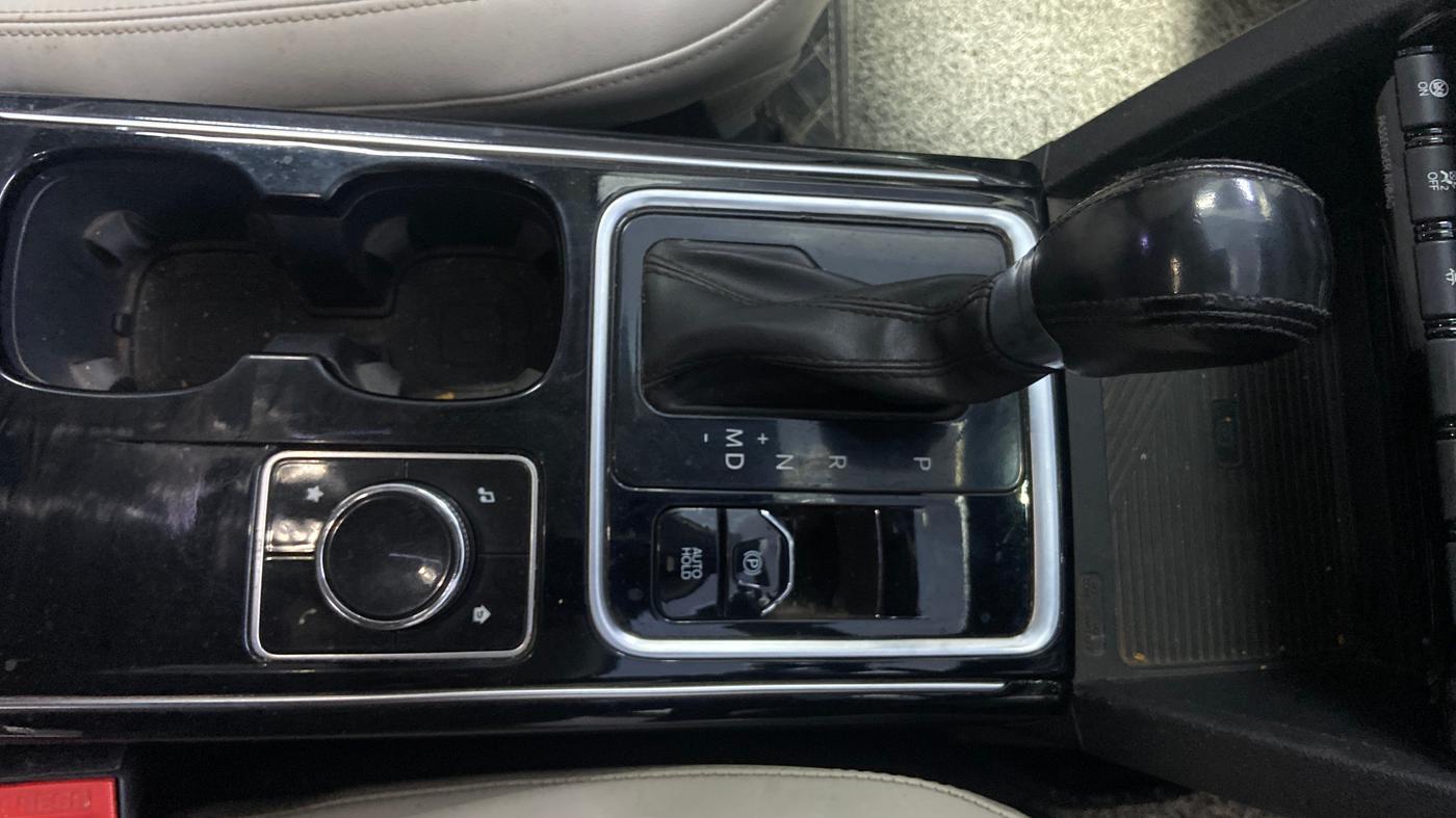 2021 Mahindra XUV700 AX 7 LUXURY D AT 7 STR, Diesel, Automatic, 75,523 km, Gear Lever