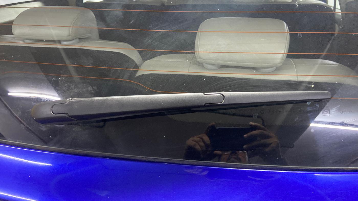 2021 Mahindra XUV700 AX 7 LUXURY D AT 7 STR, Diesel, Automatic, 75,523 km, Rear Wiper