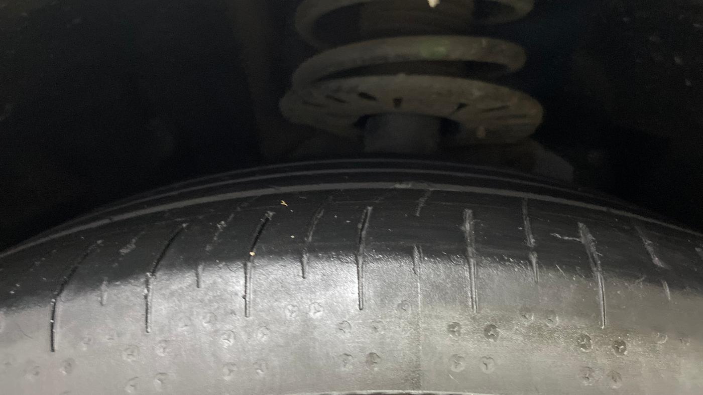 2021 Mahindra XUV700 AX 7 LUXURY D AT 7 STR, Diesel, Automatic, 75,523 km, Left Front Tyre Tread