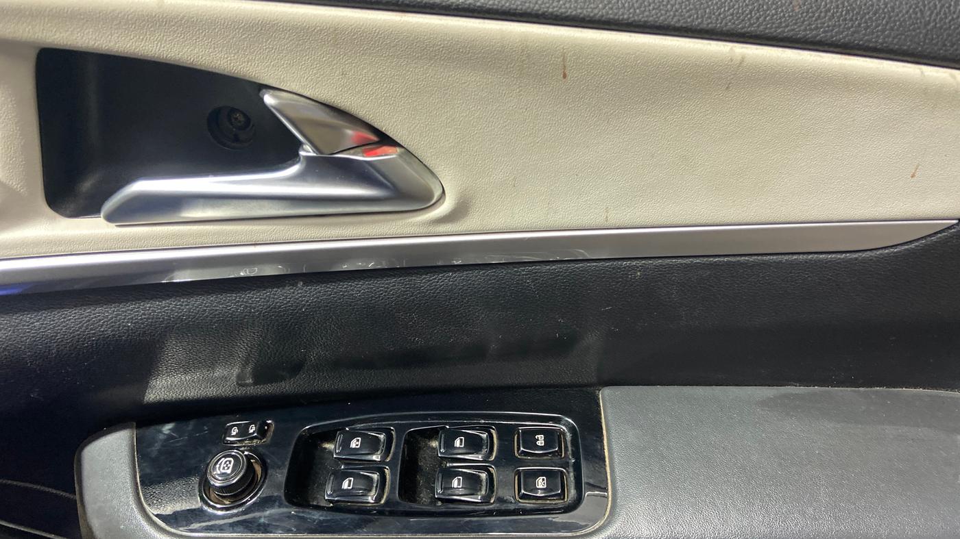 2021 Mahindra XUV700 AX 7 LUXURY D AT 7 STR, Diesel, Automatic, 75,523 km, Driver Side Door Panels Control