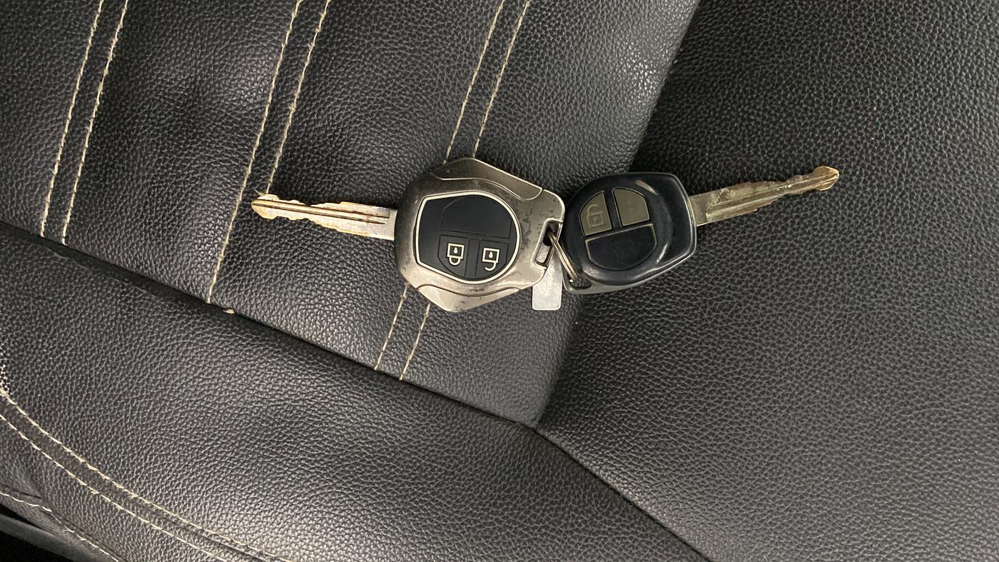 2014 Maruti Swift VXI, Petrol, Manual, 88,640 km, Key Close Up
