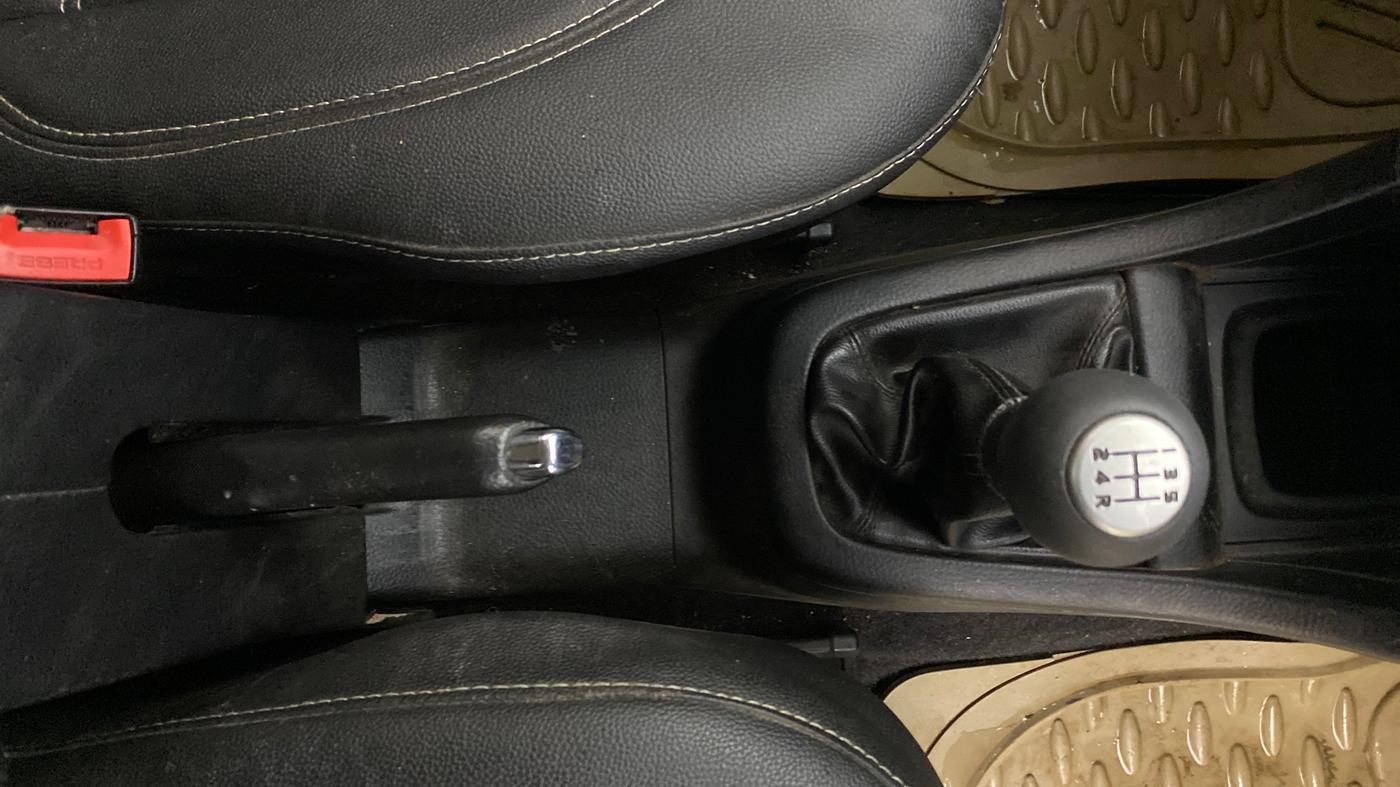 2014 Maruti Swift VXI, Petrol, Manual, 88,640 km, Gear Lever